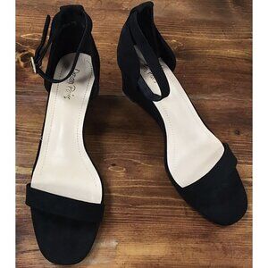 Woman’s Dream Paris Ingrid Wedge Black Shoe Size 9